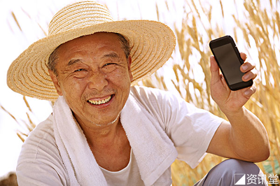 國務(wù)院發(fā)話:教農(nóng)民伯伯用手機(jī)